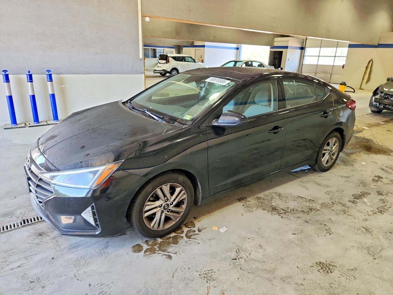 Salvage Hyundai ELANTRA Image
