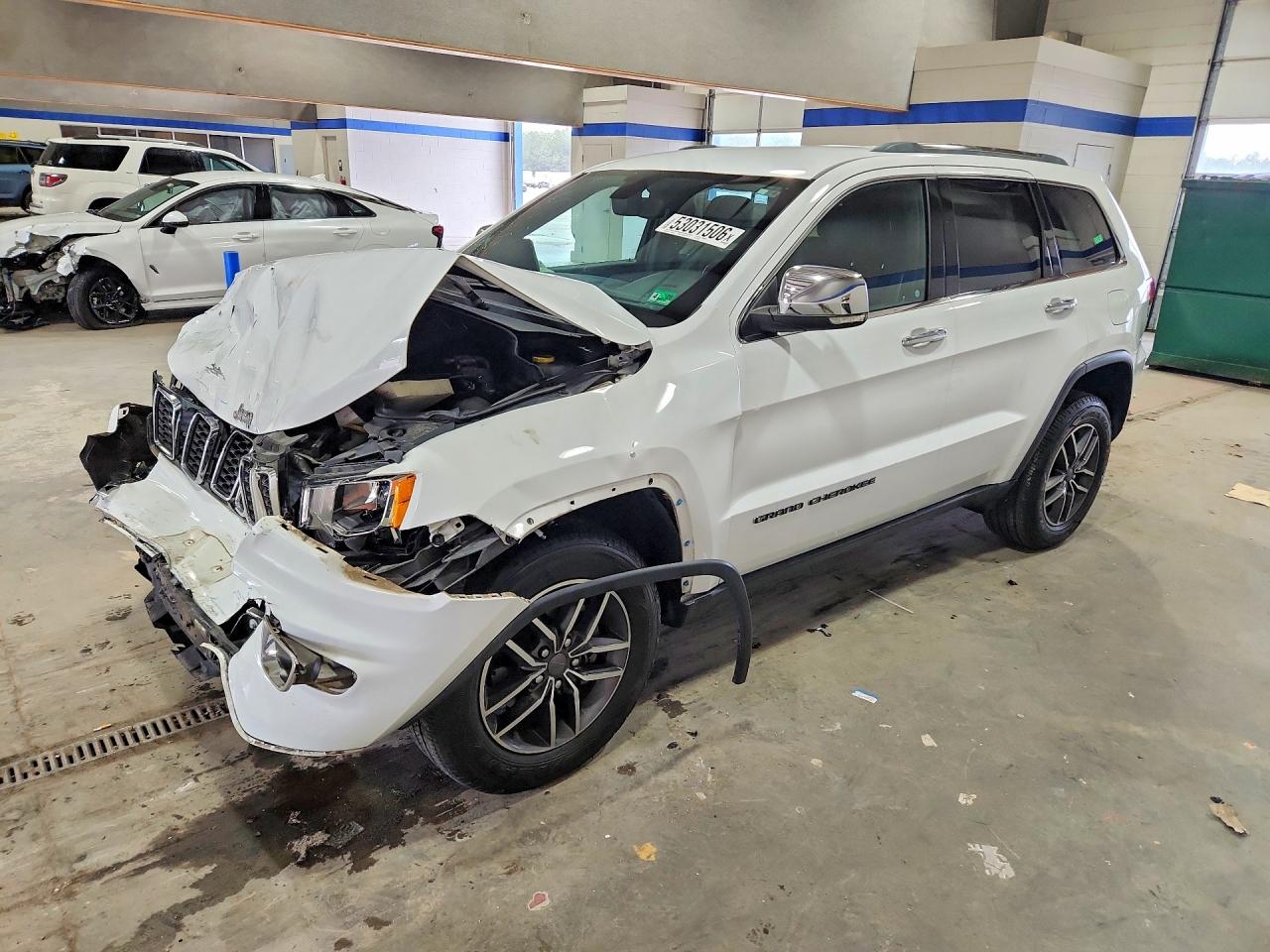 Salvage Jeep Cherokee Image