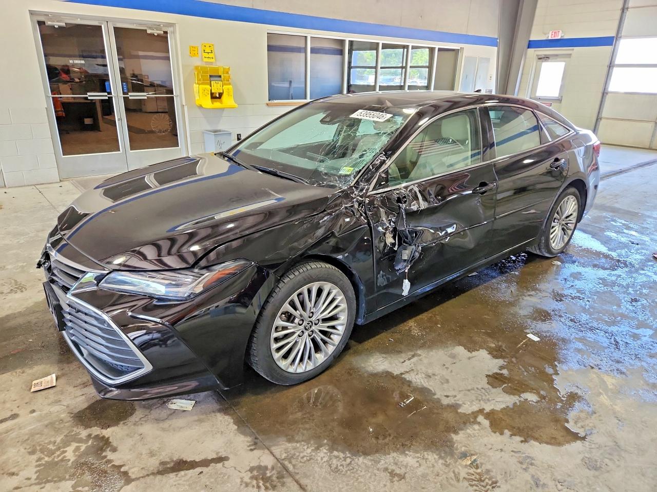 Salvage Toyota Avalon Image