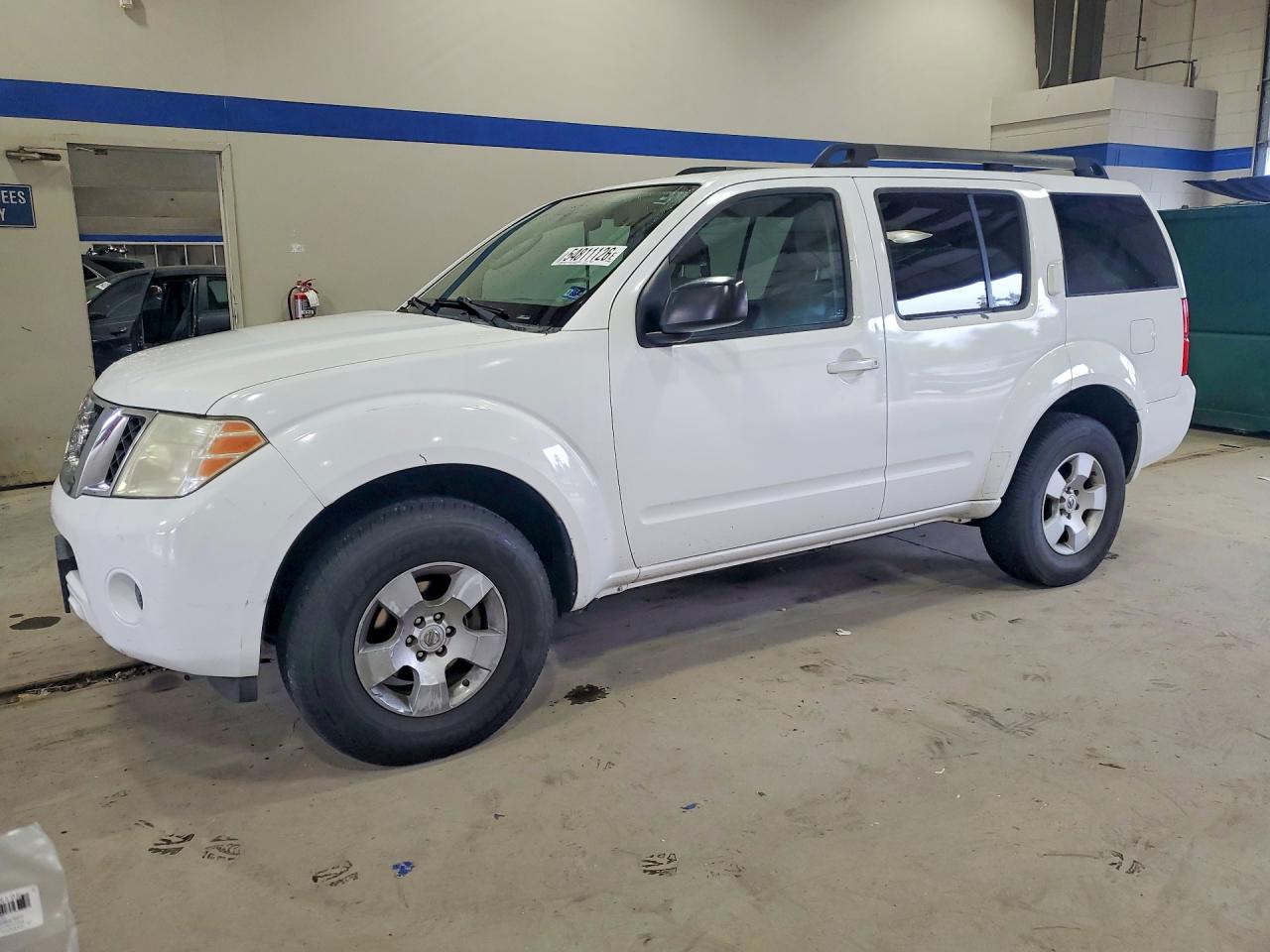 Salvage Nissan Pathfinder Image