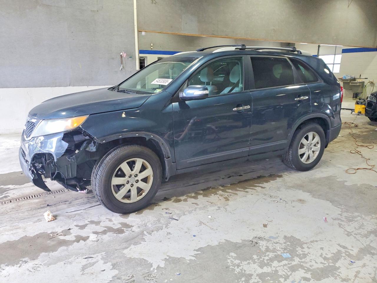 Salvage Kia Sorento Image