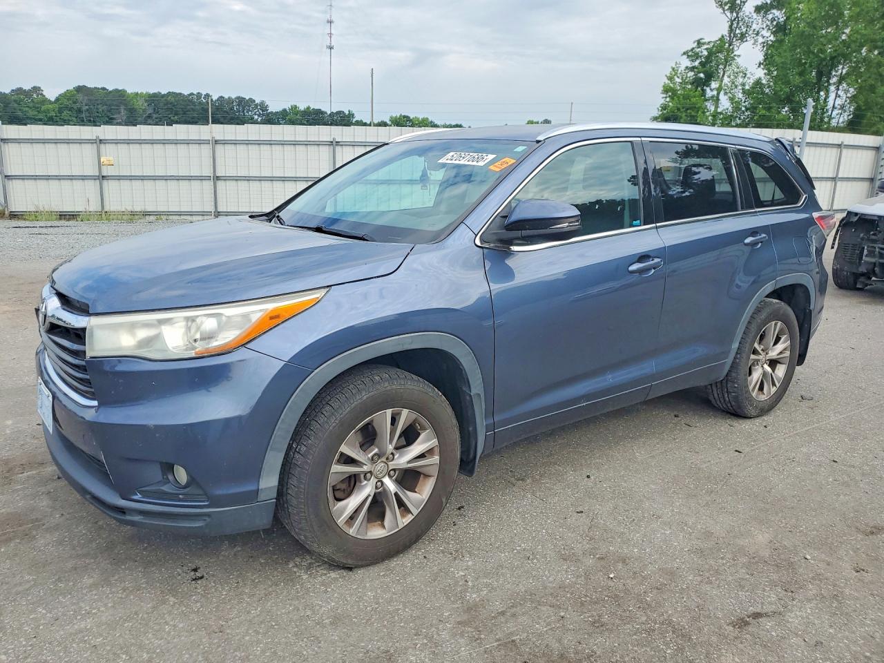Salvage Toyota Highlander Image