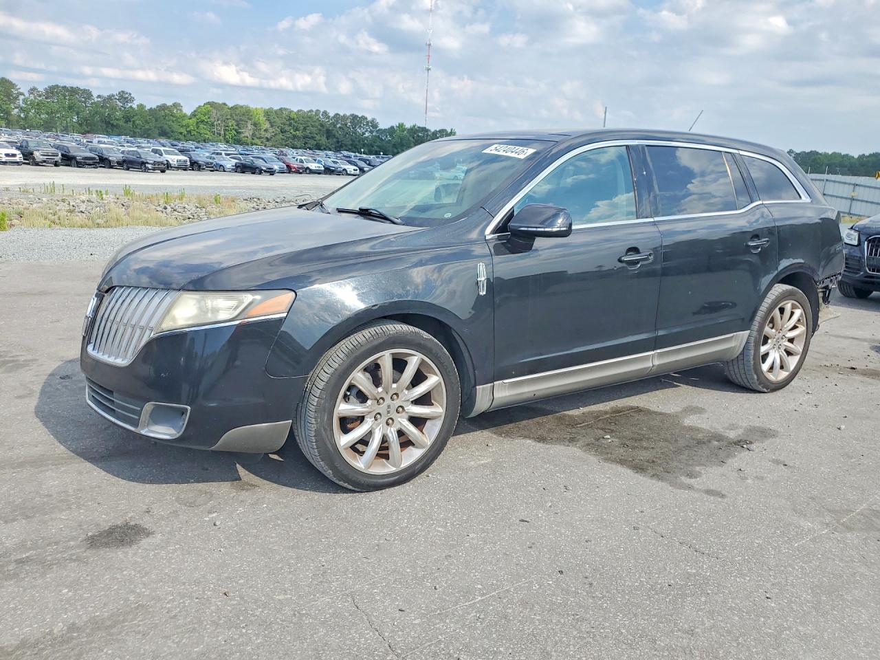 Salvage Lincoln MKT Image