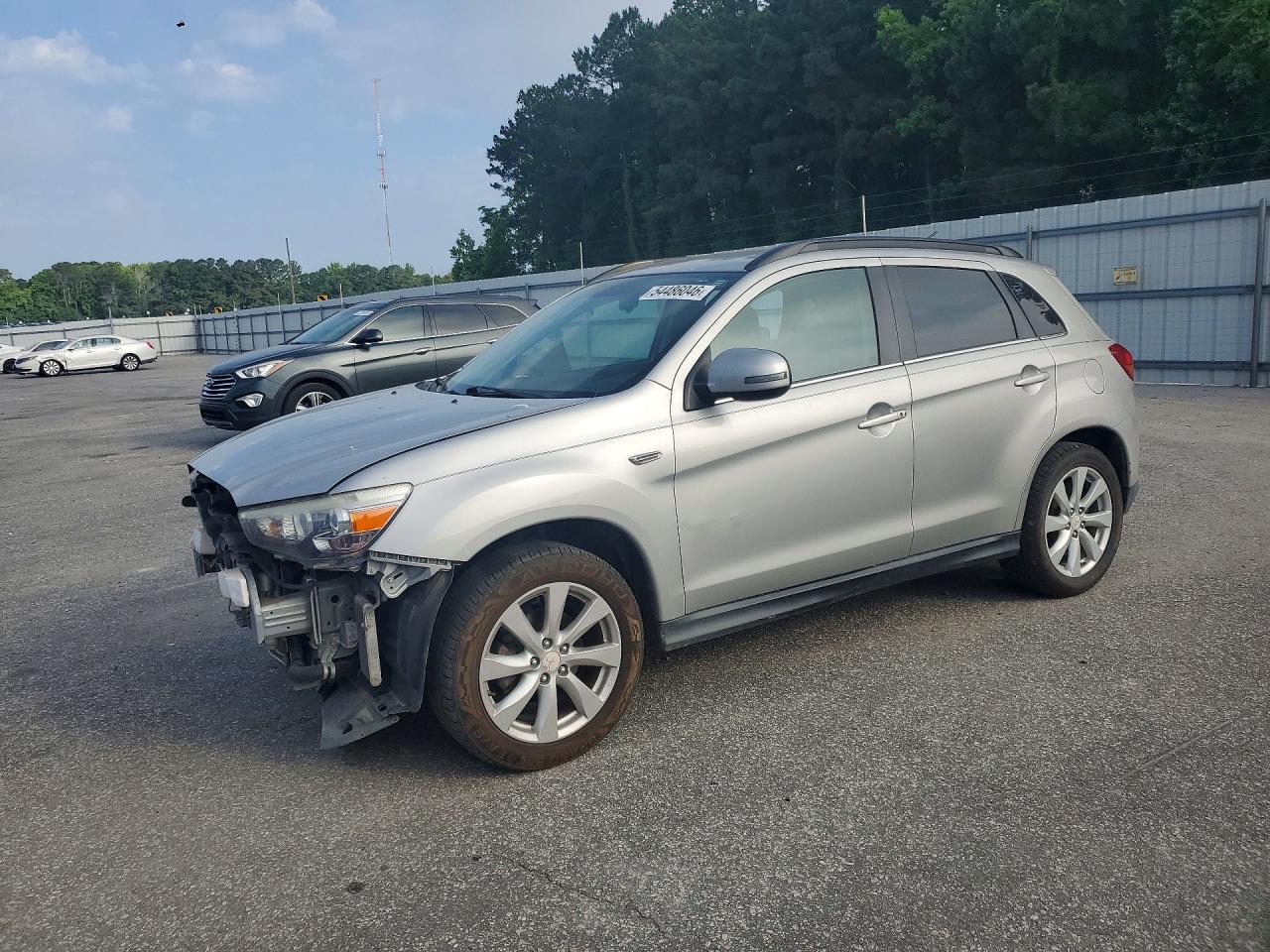 Salvage Mitsubishi Outlander Image