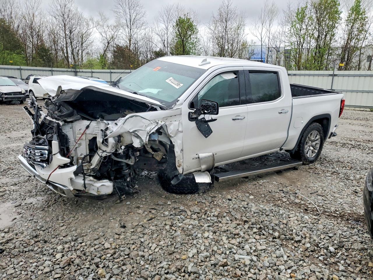 Salvage GMC Sierra Image