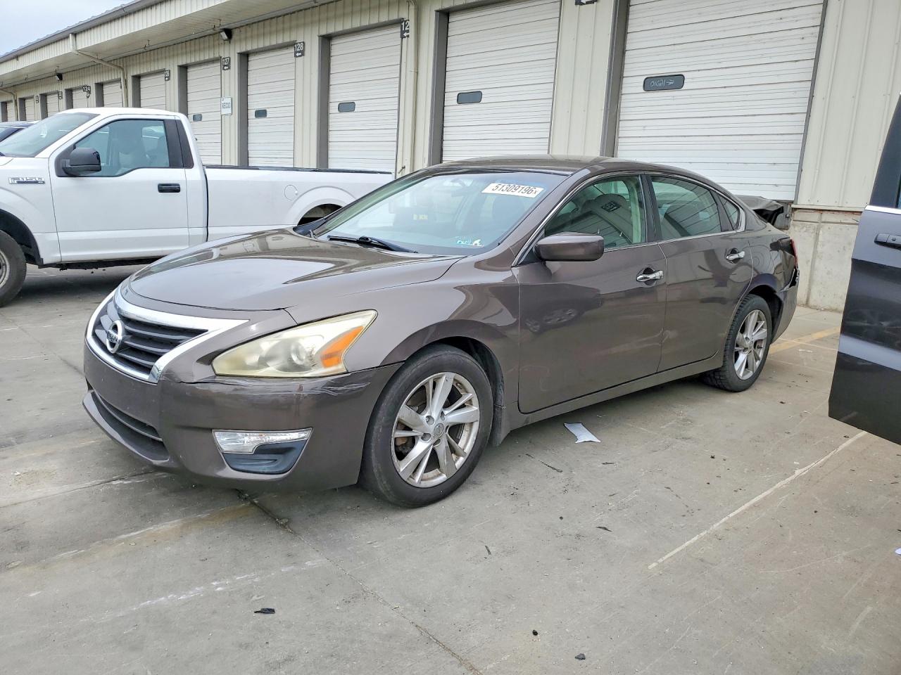 Salvage Nissan Altima Image