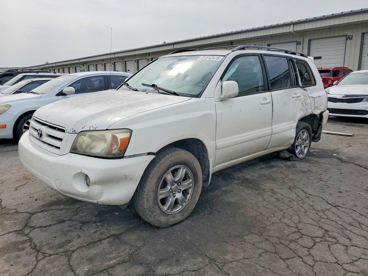 Salvage Toyota Highlander Image