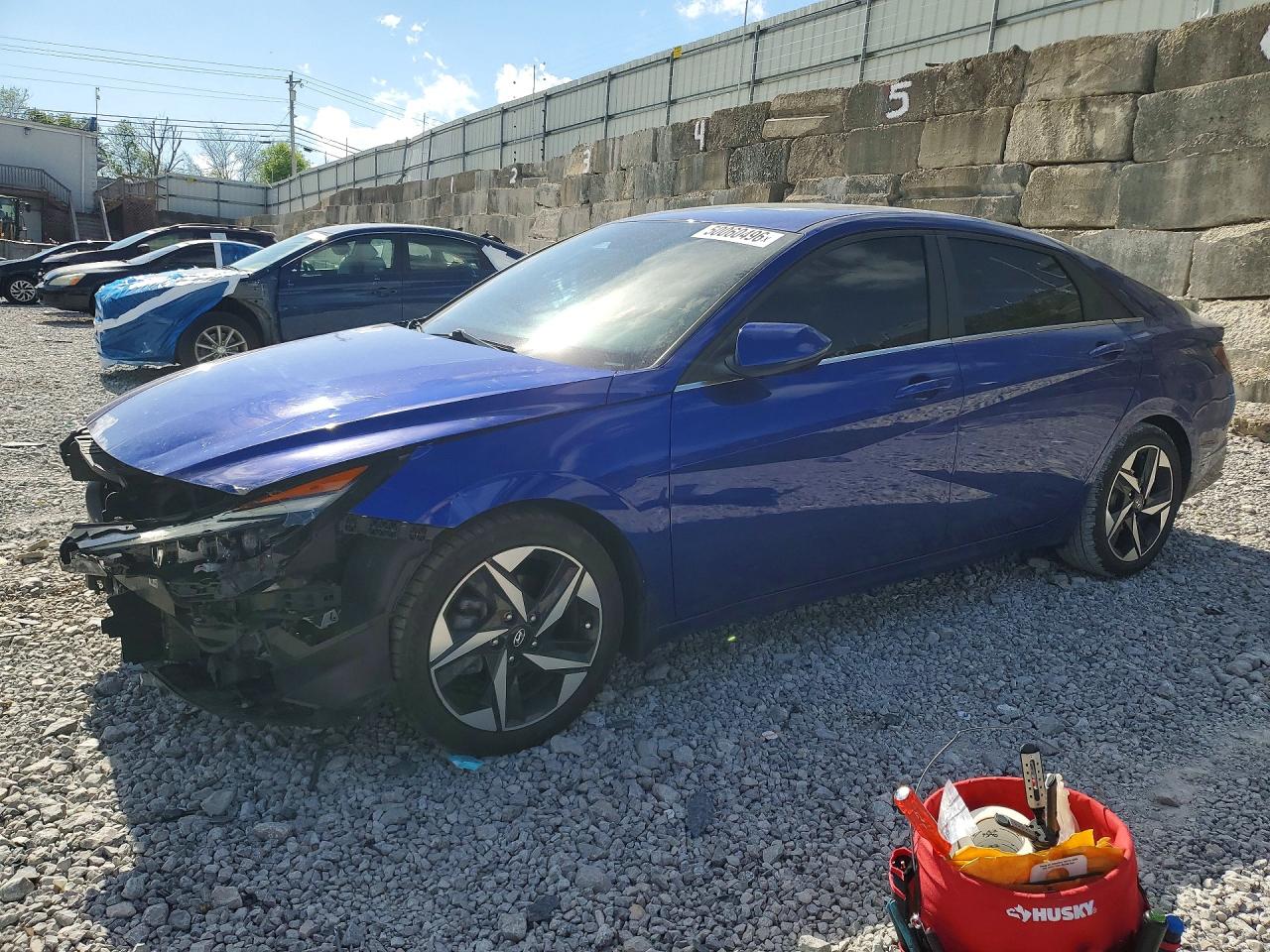 Salvage Hyundai ELANTRA Image