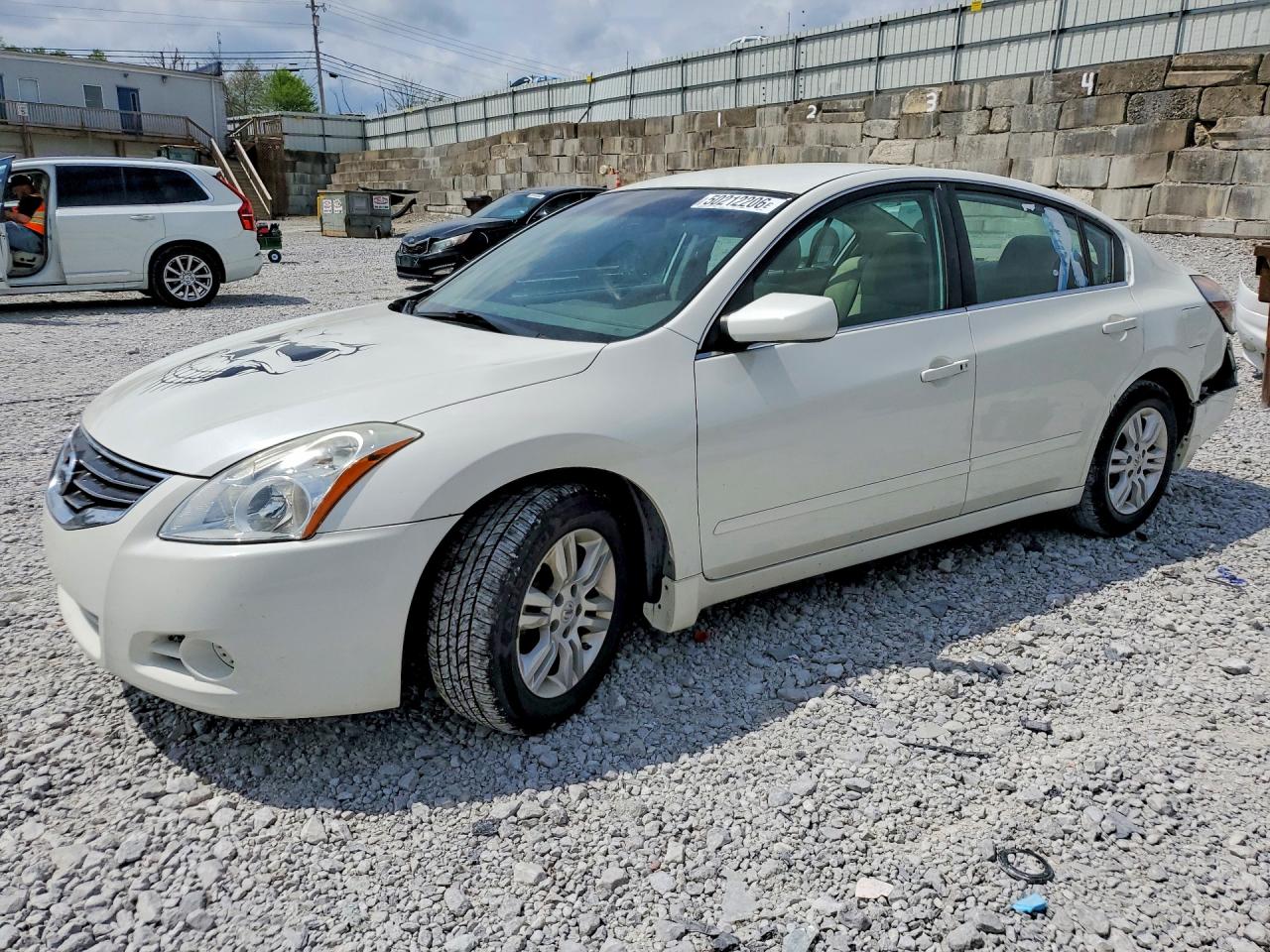 Salvage Nissan Altima Image