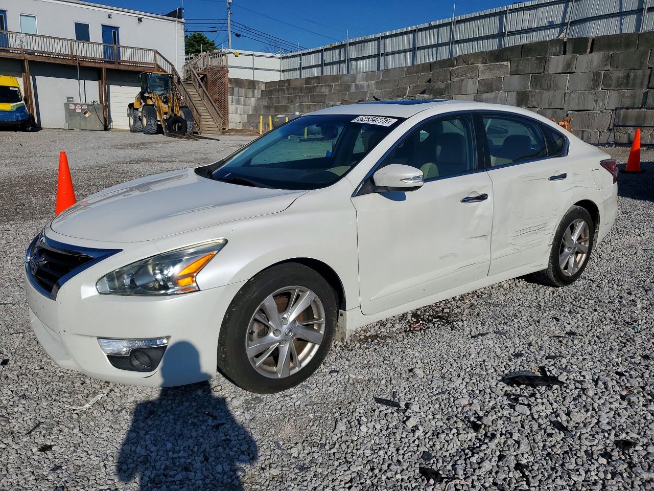 Salvage Nissan Altima Image