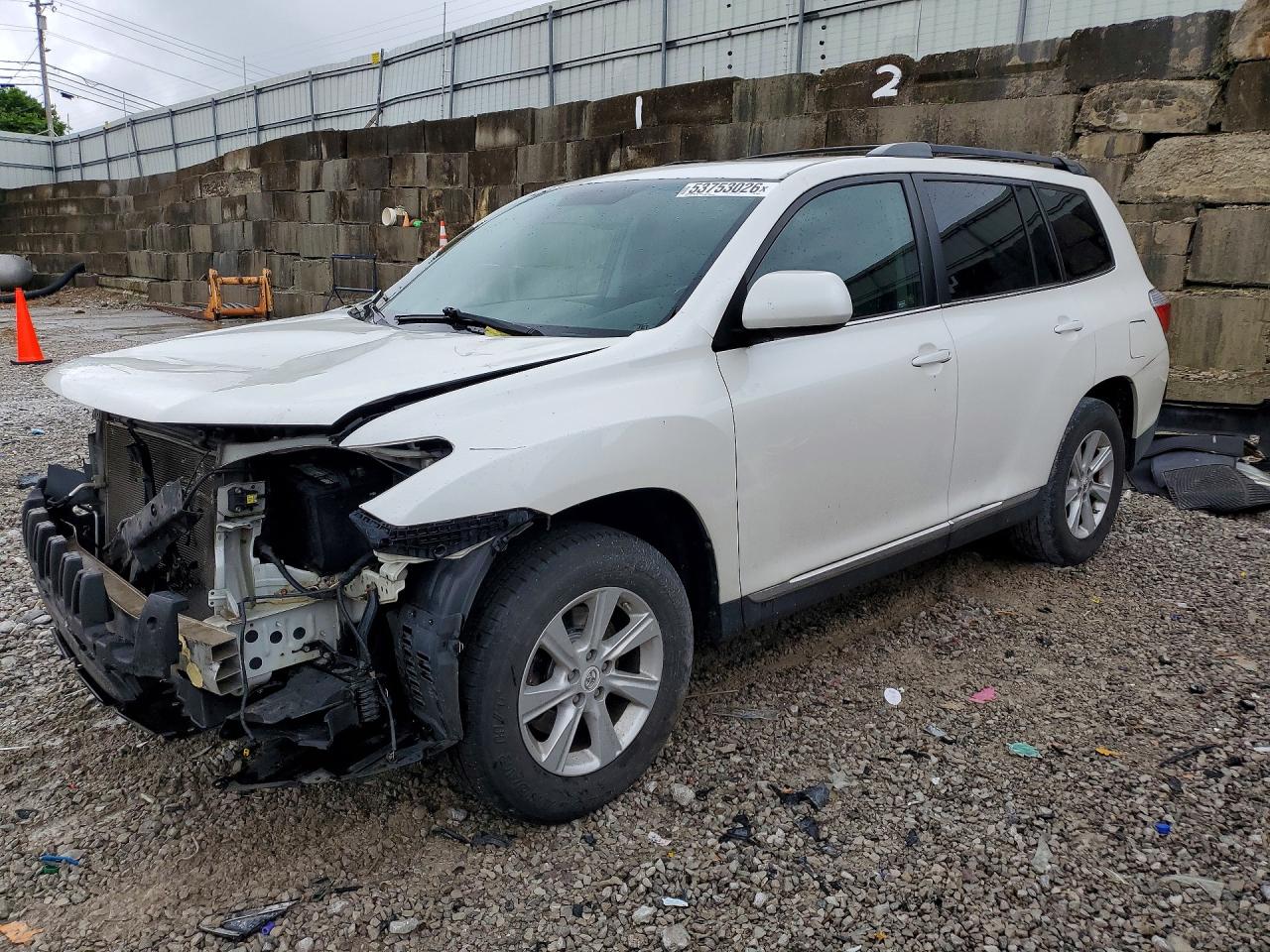 Salvage Toyota Highlander Image