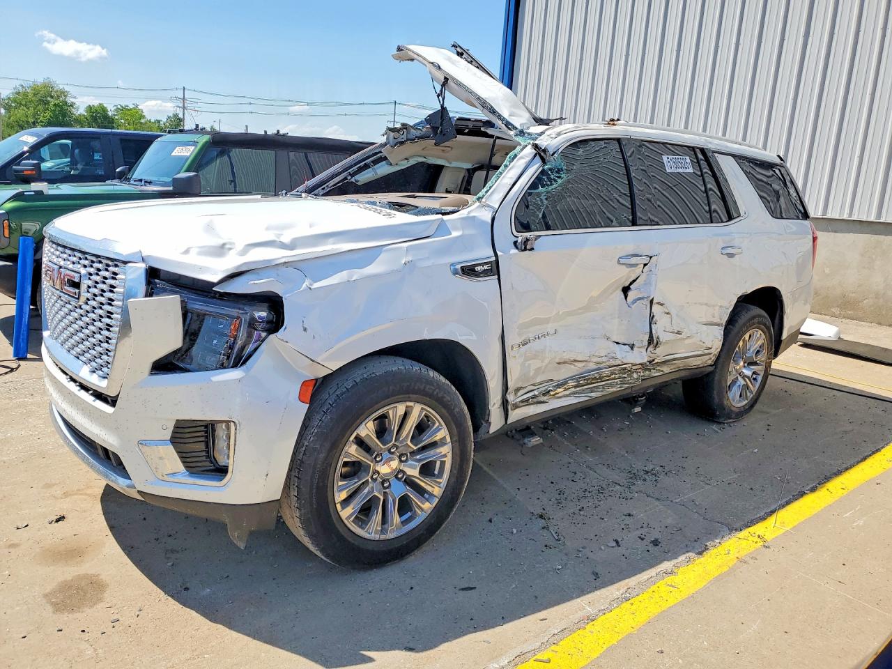 Salvage GMC Yukon Image