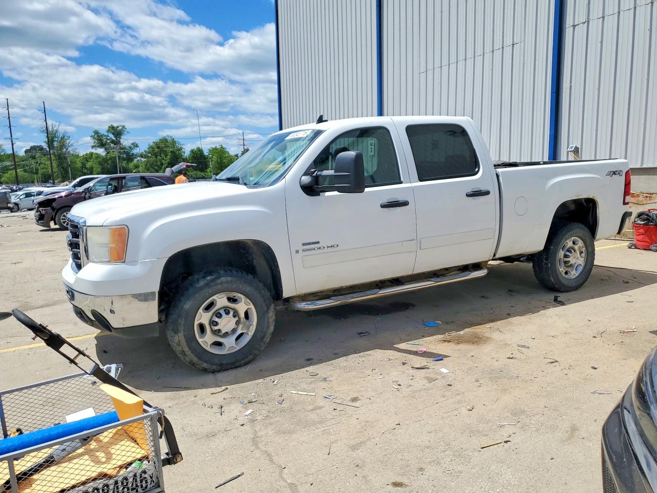 Salvage GMC Sierra Image