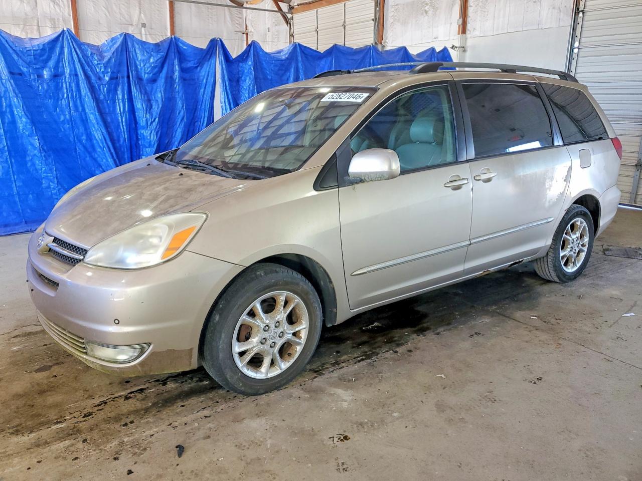 Salvage Toyota Sienna Image