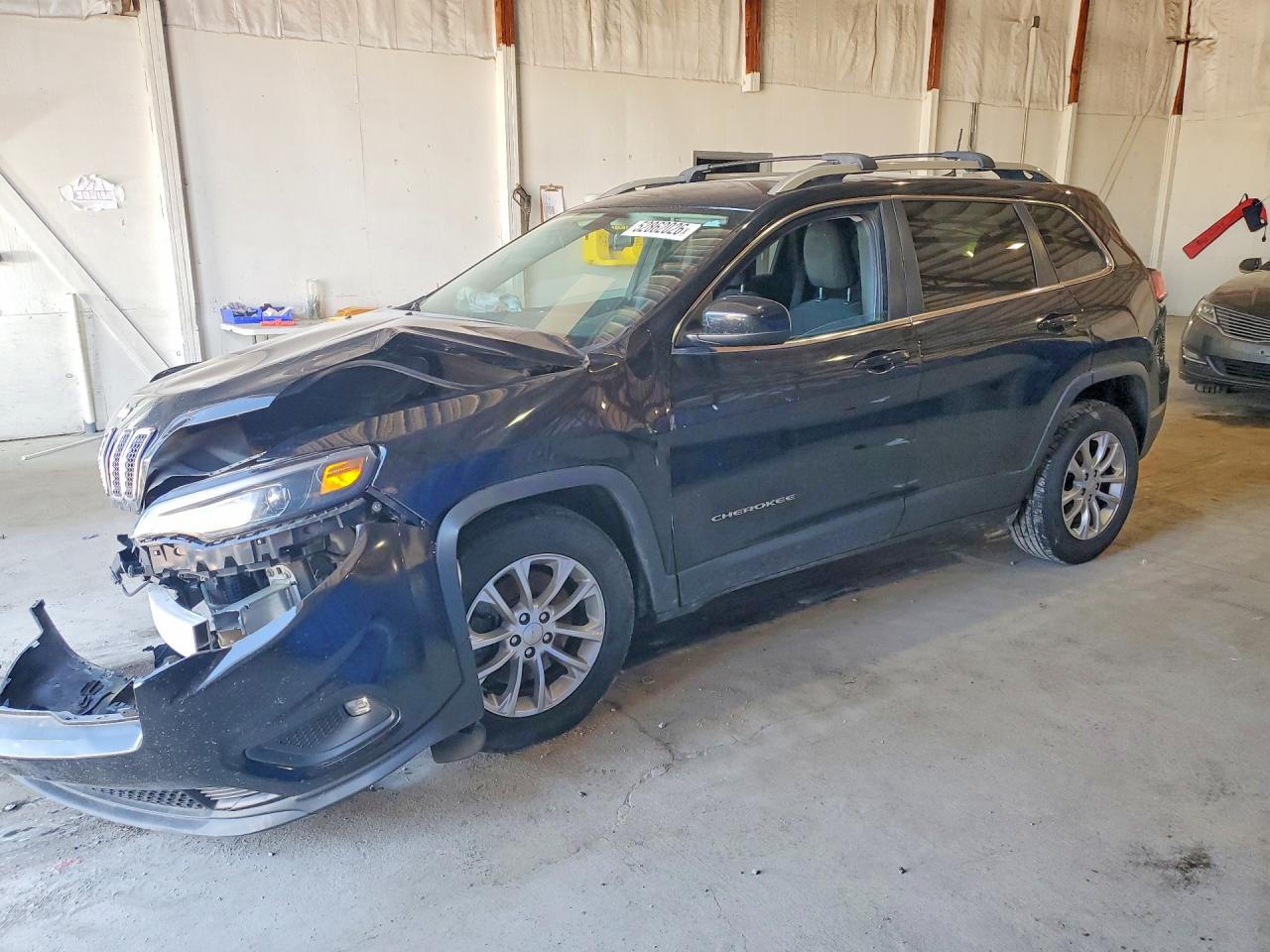 Salvage Jeep Grand Cherokee Image