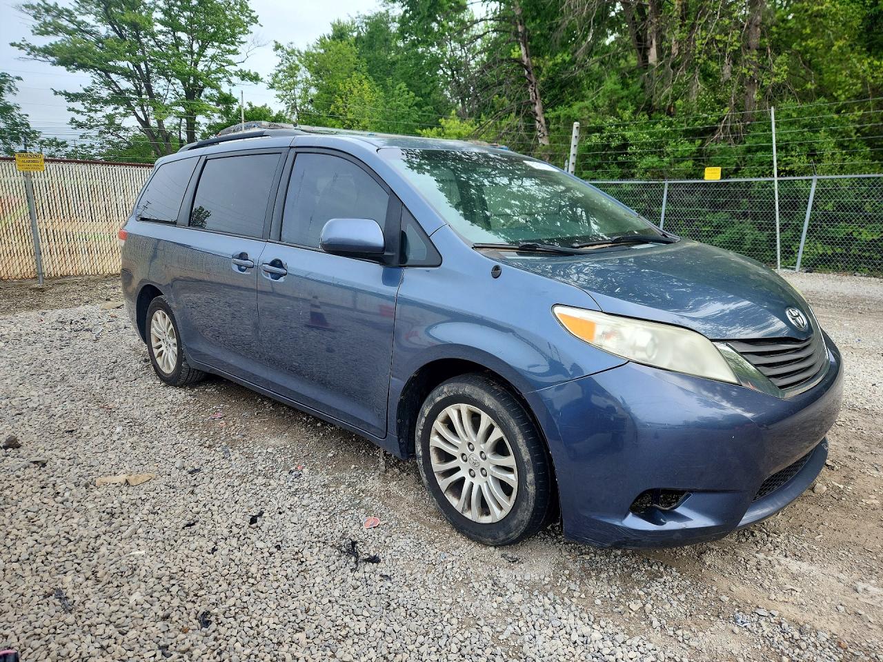 Toyota Sienna Xle 8-passenger