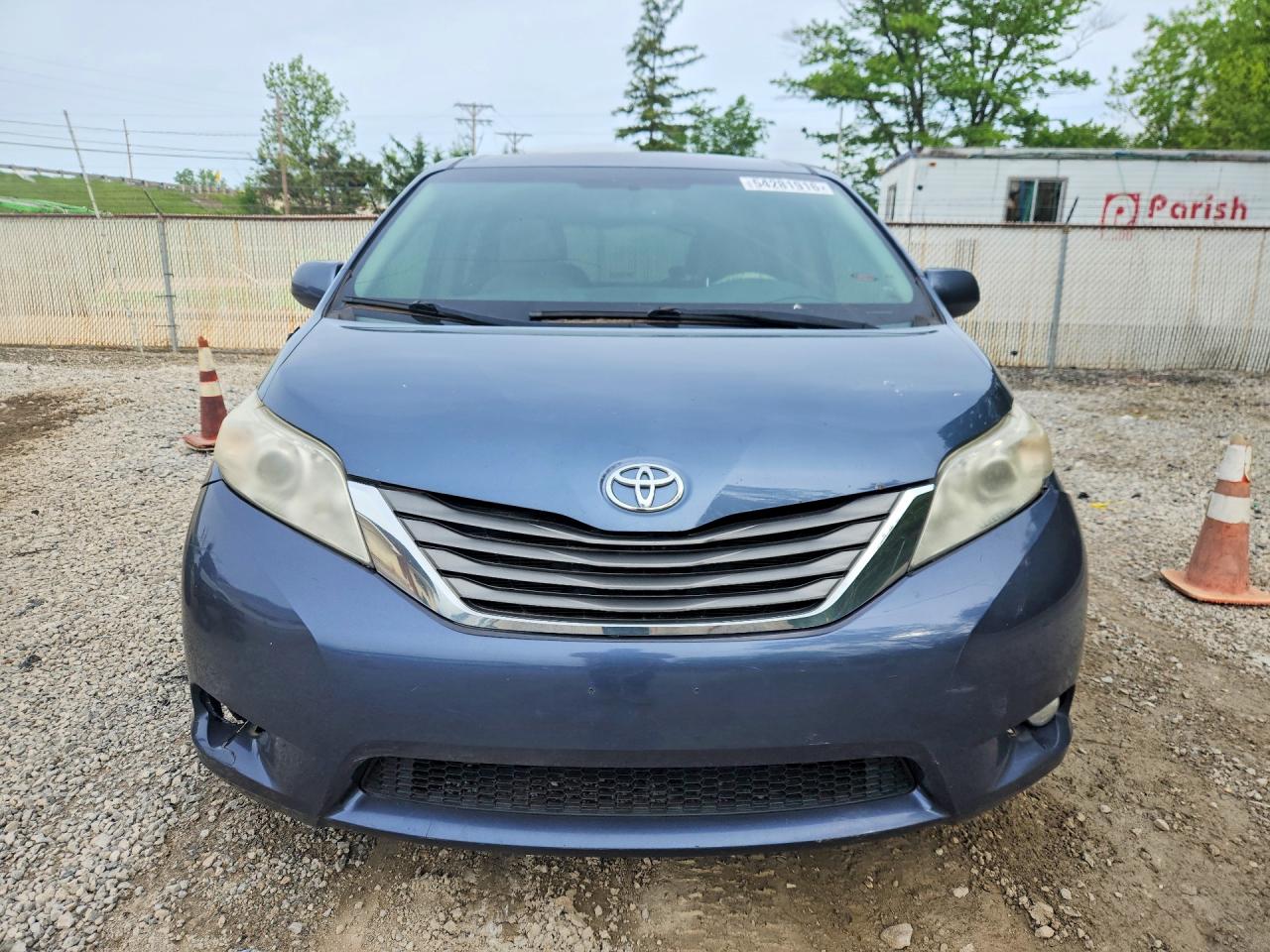 Toyota Sienna Xle 8-passenger