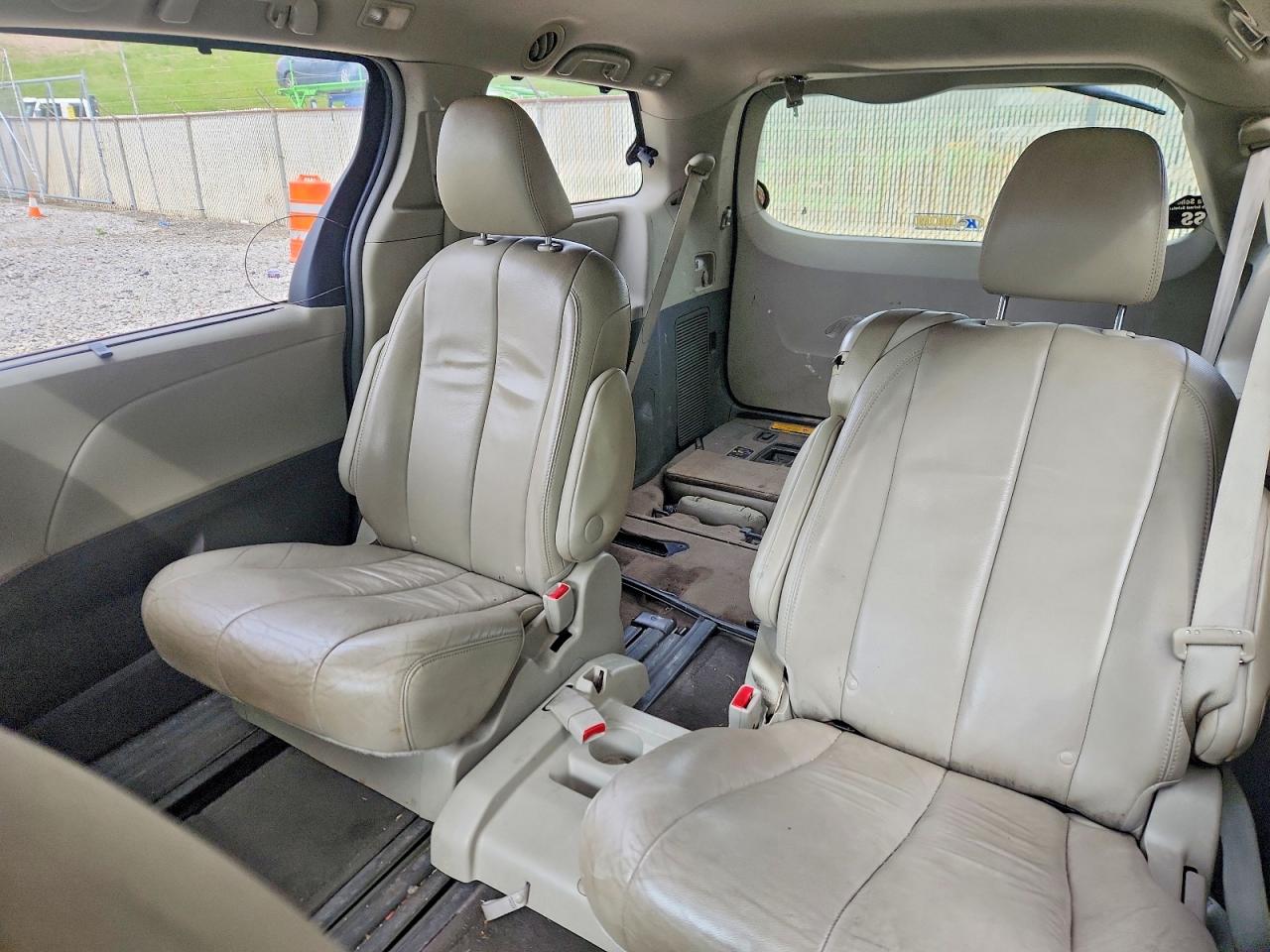 Toyota Sienna Xle 8-passenger