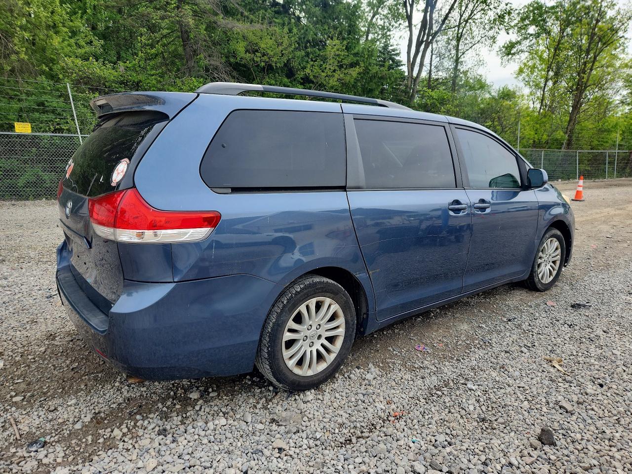 Toyota Sienna Xle 8-passenger