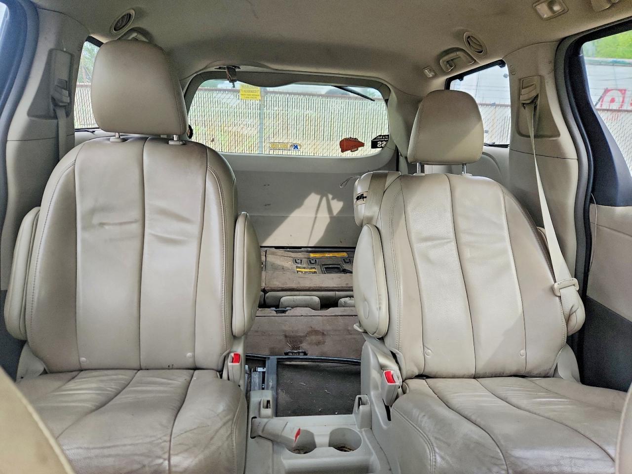 Toyota Sienna Xle 8-passenger