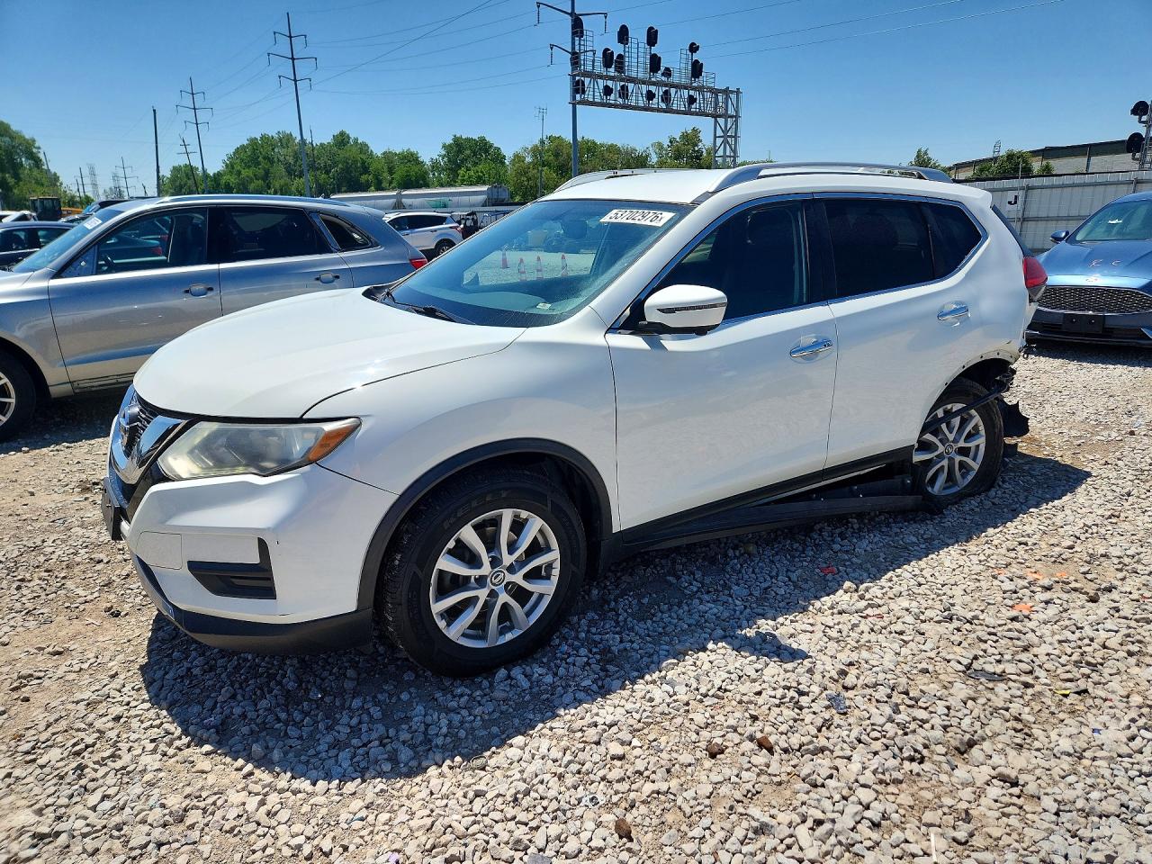 Salvage Nissan Rogue Image