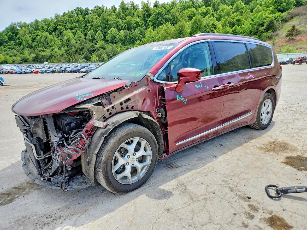 Salvage Chrysler Pacifica Image
