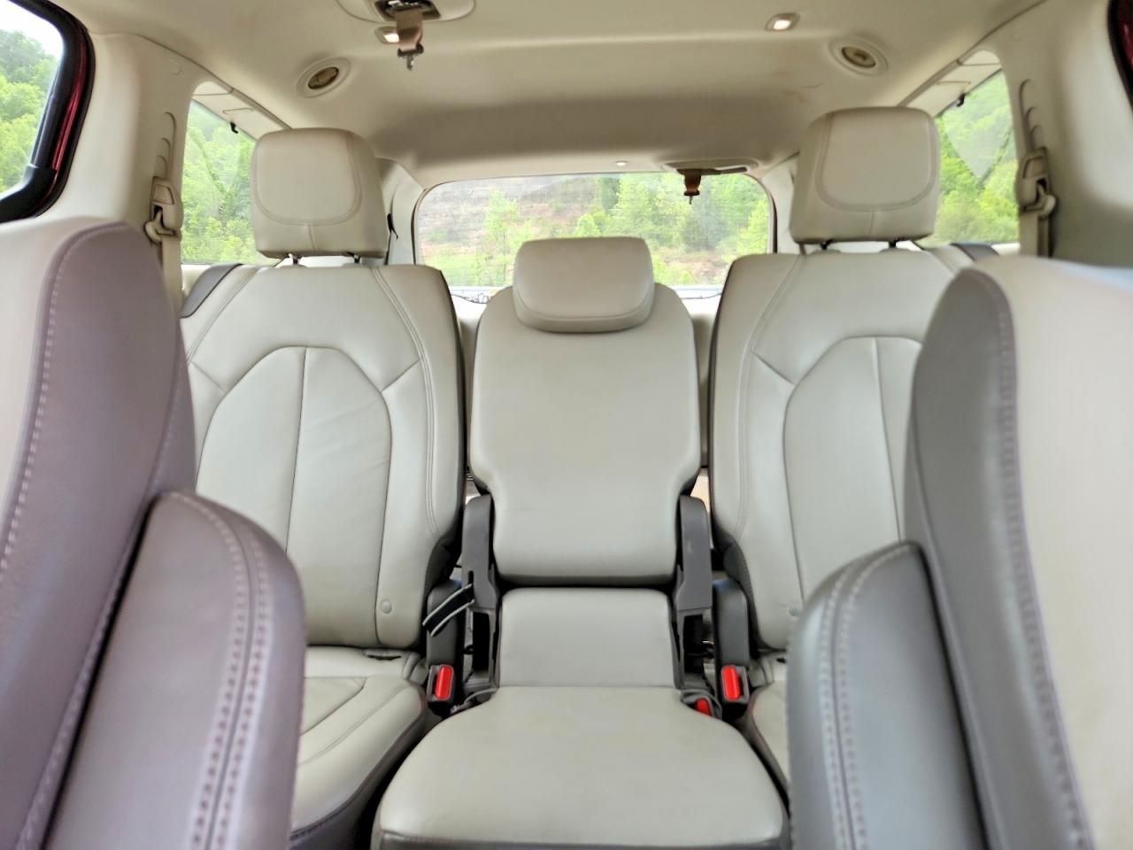 Chrysler Pacifica Touring L