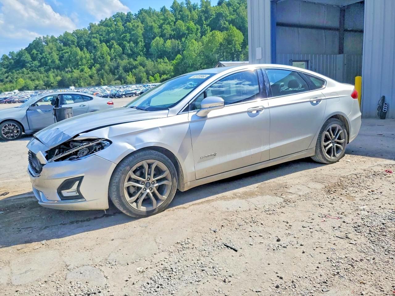 Salvage Ford Fusion Image