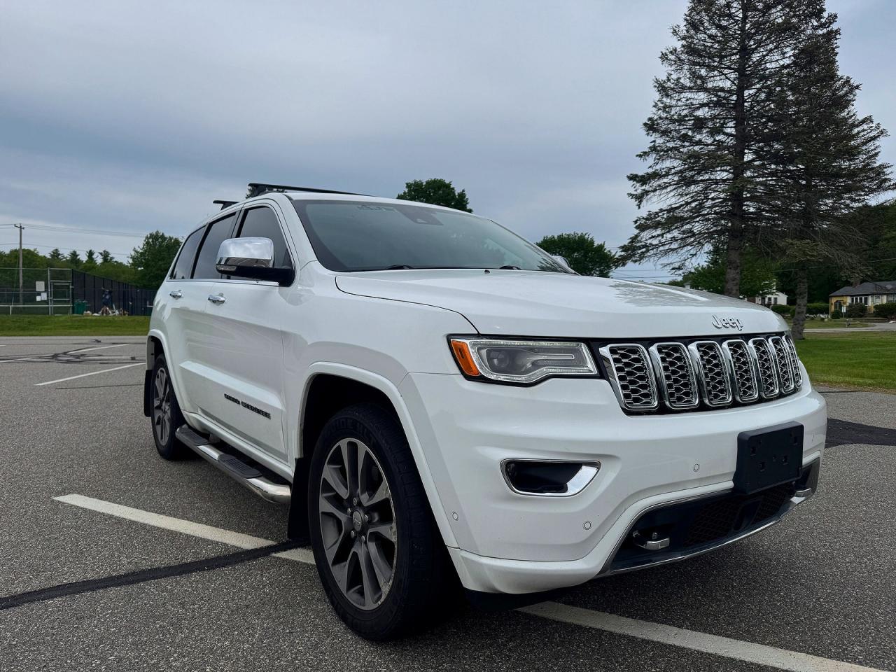 Salvage Jeep Cherokee Image