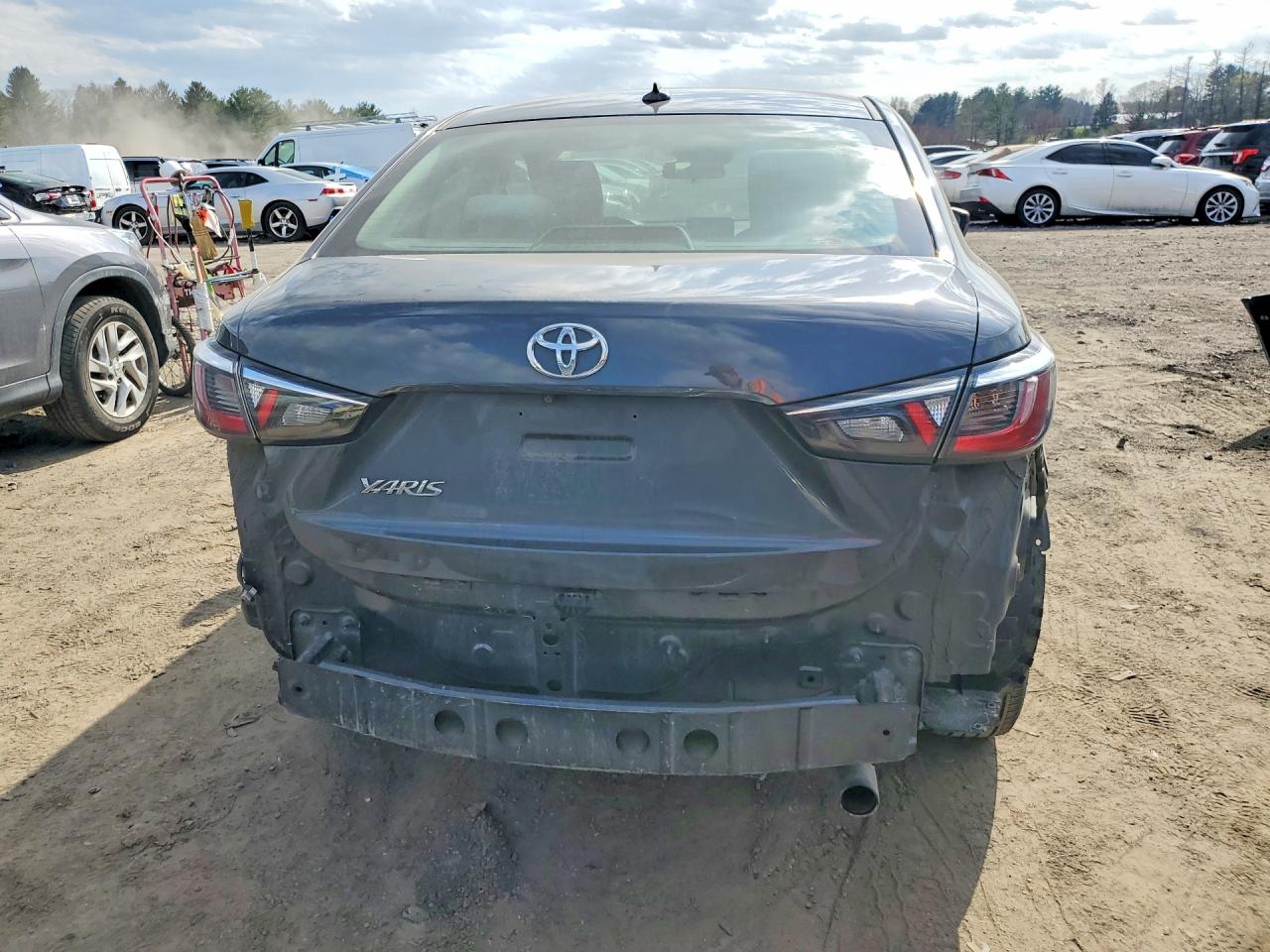 Toyota Yaris L