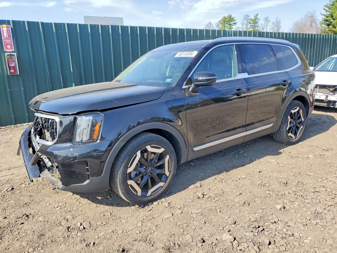 Salvage Kia Telluride Image