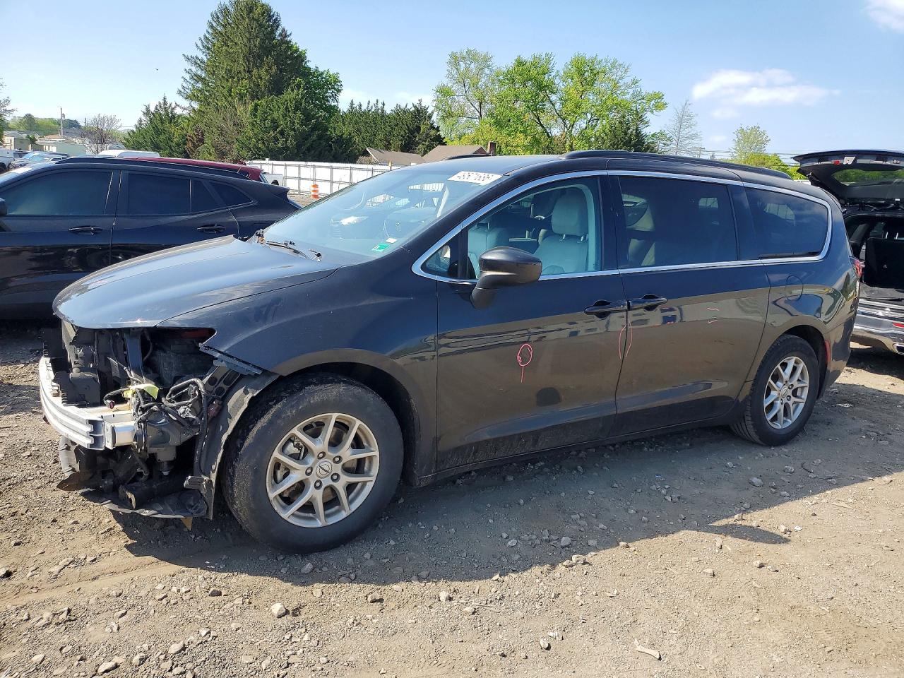 Salvage Chrysler Minivan Image
