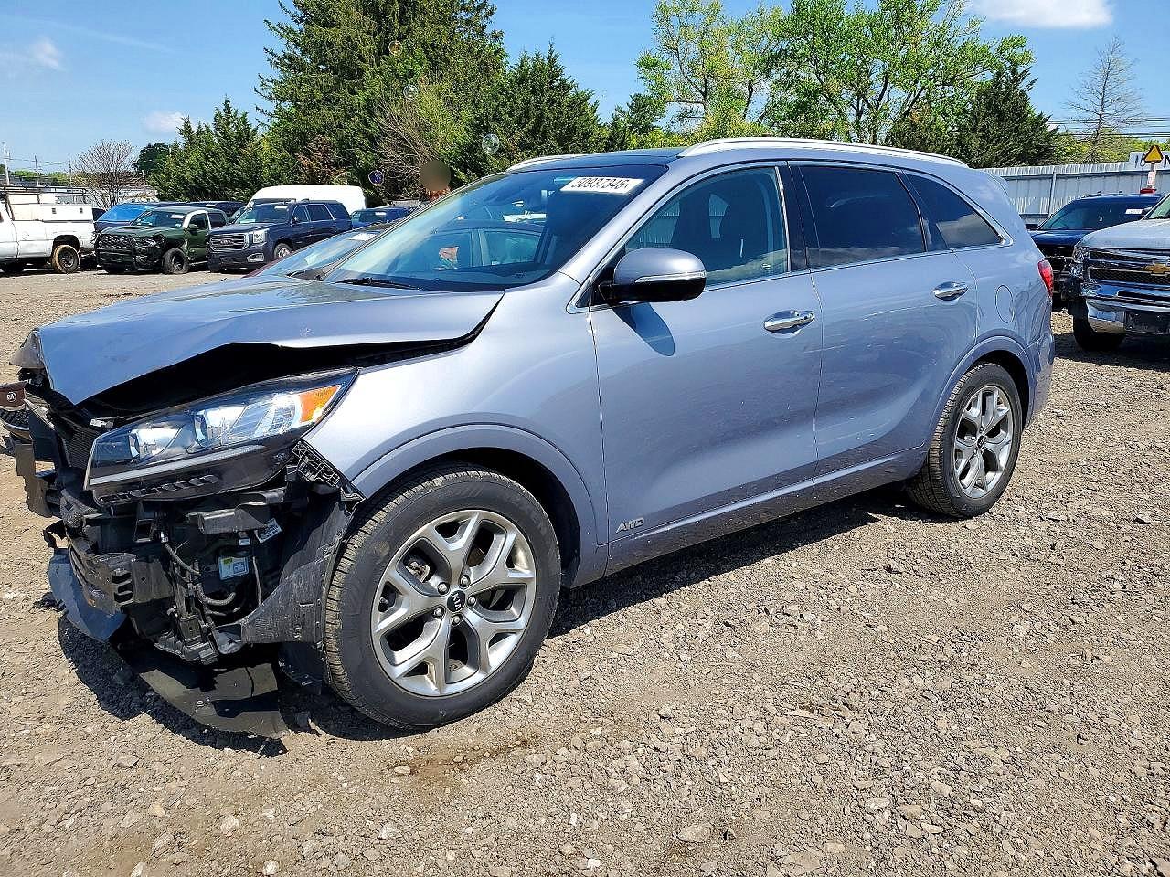 Salvage Kia Sorento Image