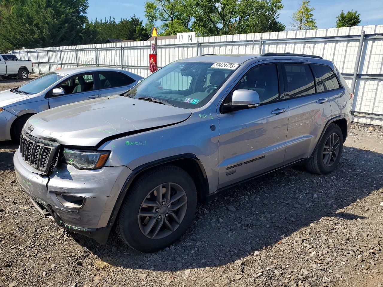 Salvage Jeep Cherokee Image