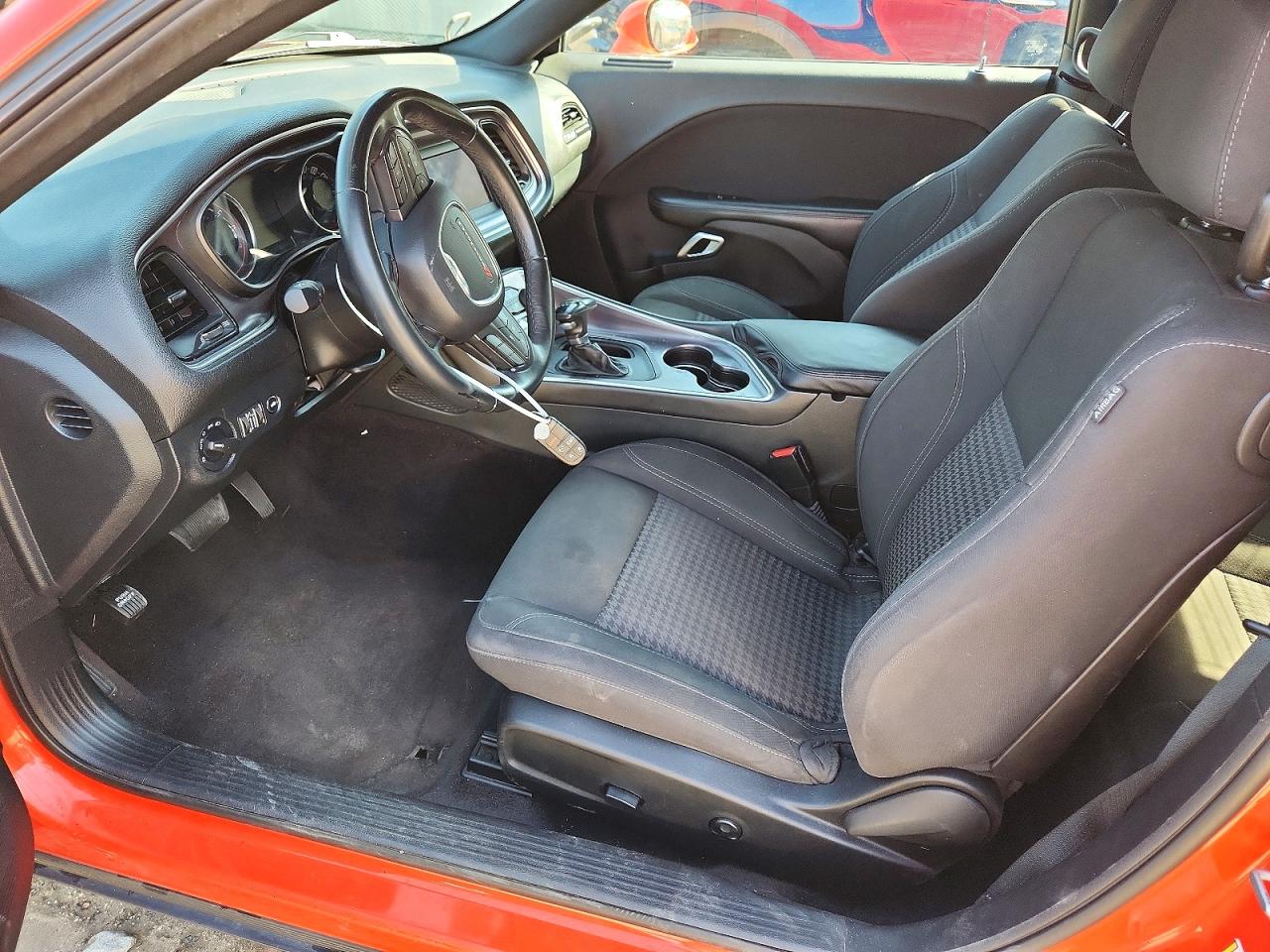 Dodge Challenger Sxt