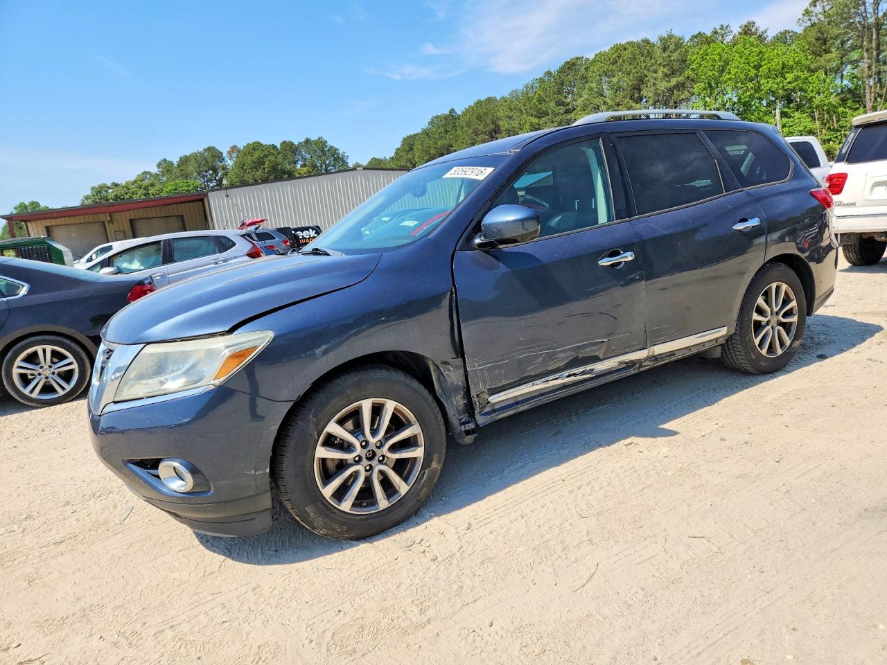 Salvage Nissan Pathfinder Image