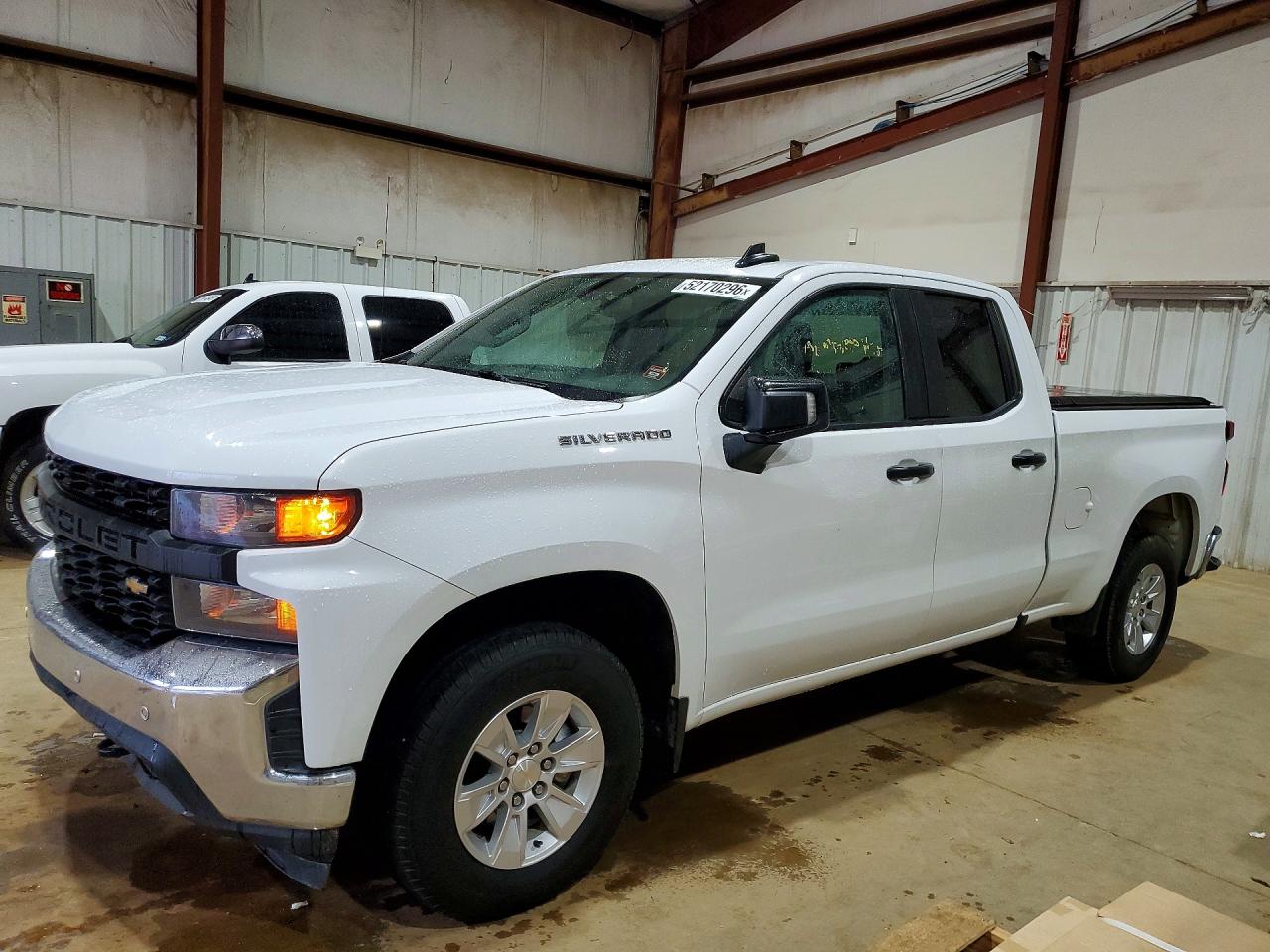 Salvage Chevrolet Silverado Image