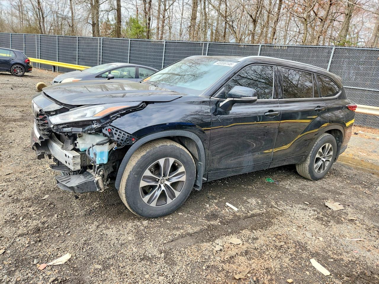 Salvage Toyota Highlander Image