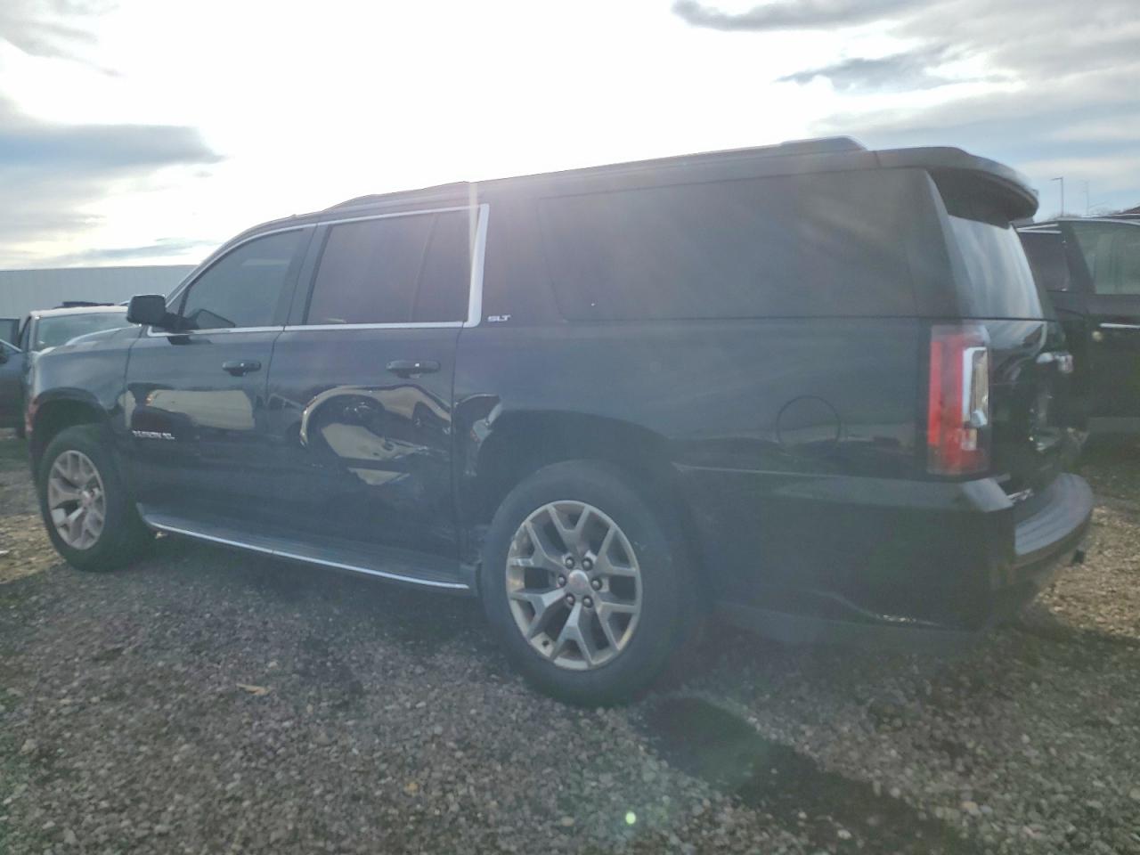 GMC Yukon C1500 Slt
