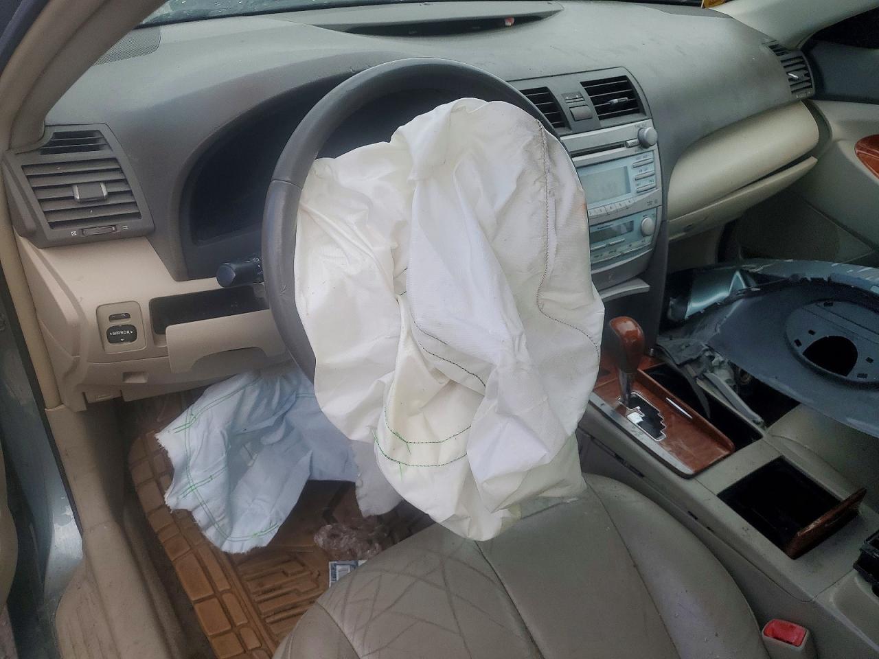 Toyota Camry Xle V6