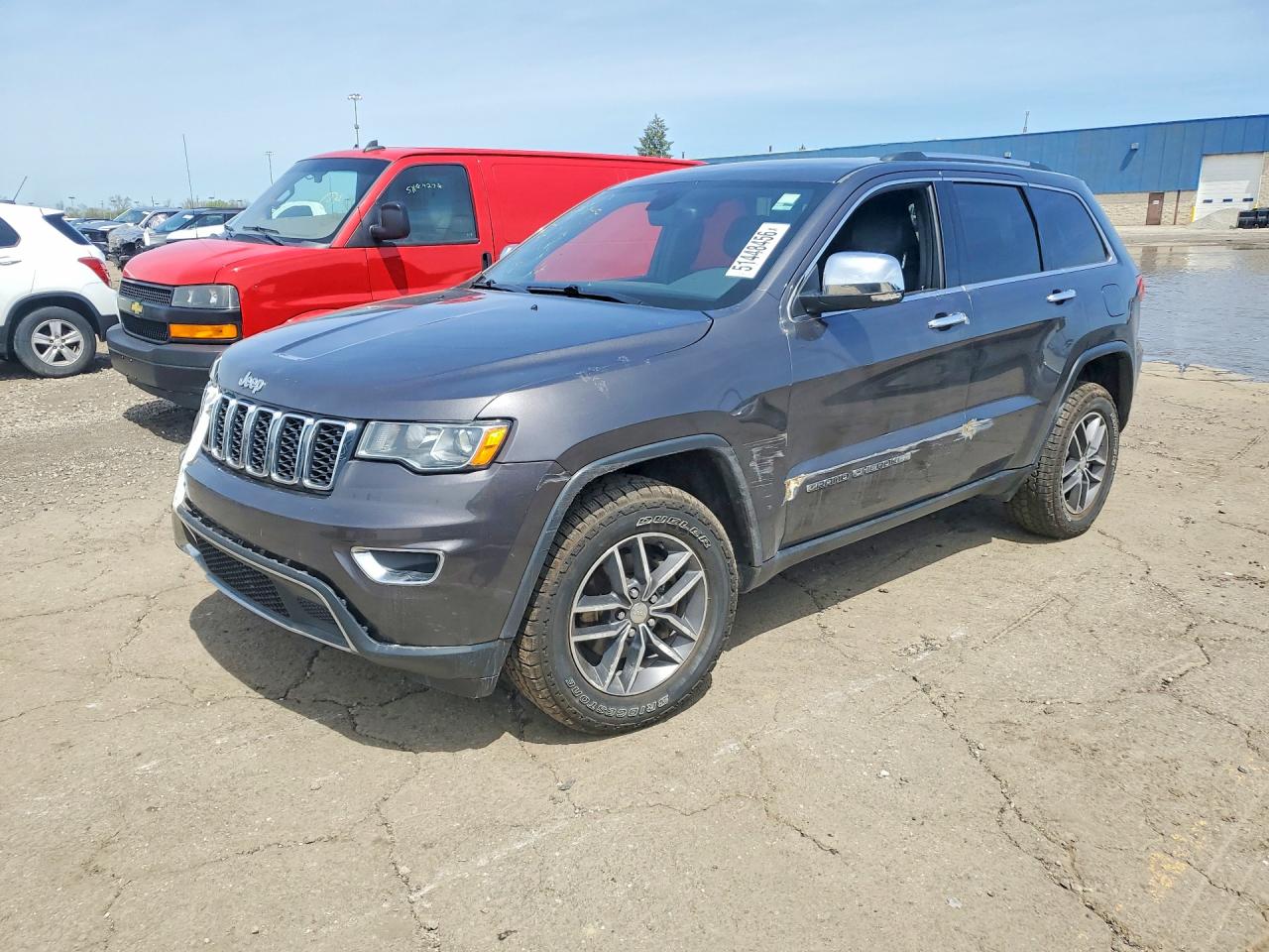 Salvage Jeep Cherokee Image