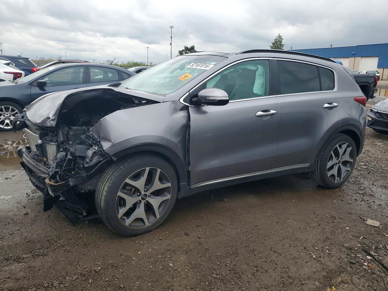 Salvage Kia Sportage Image