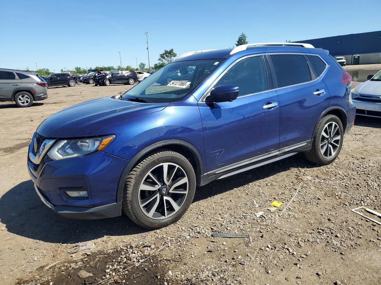 Salvage Nissan Rogue Image