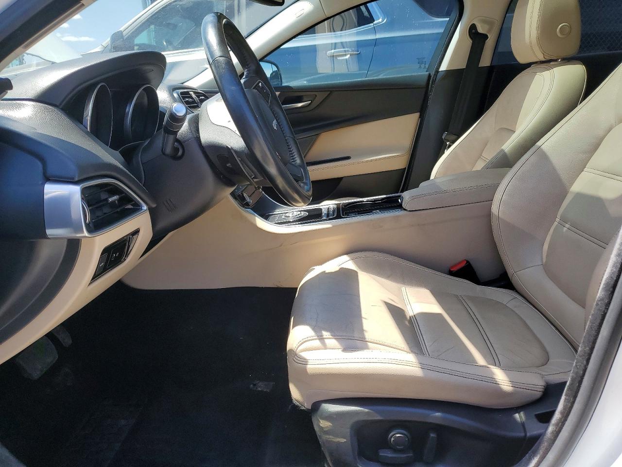 Jaguar XE Prestige