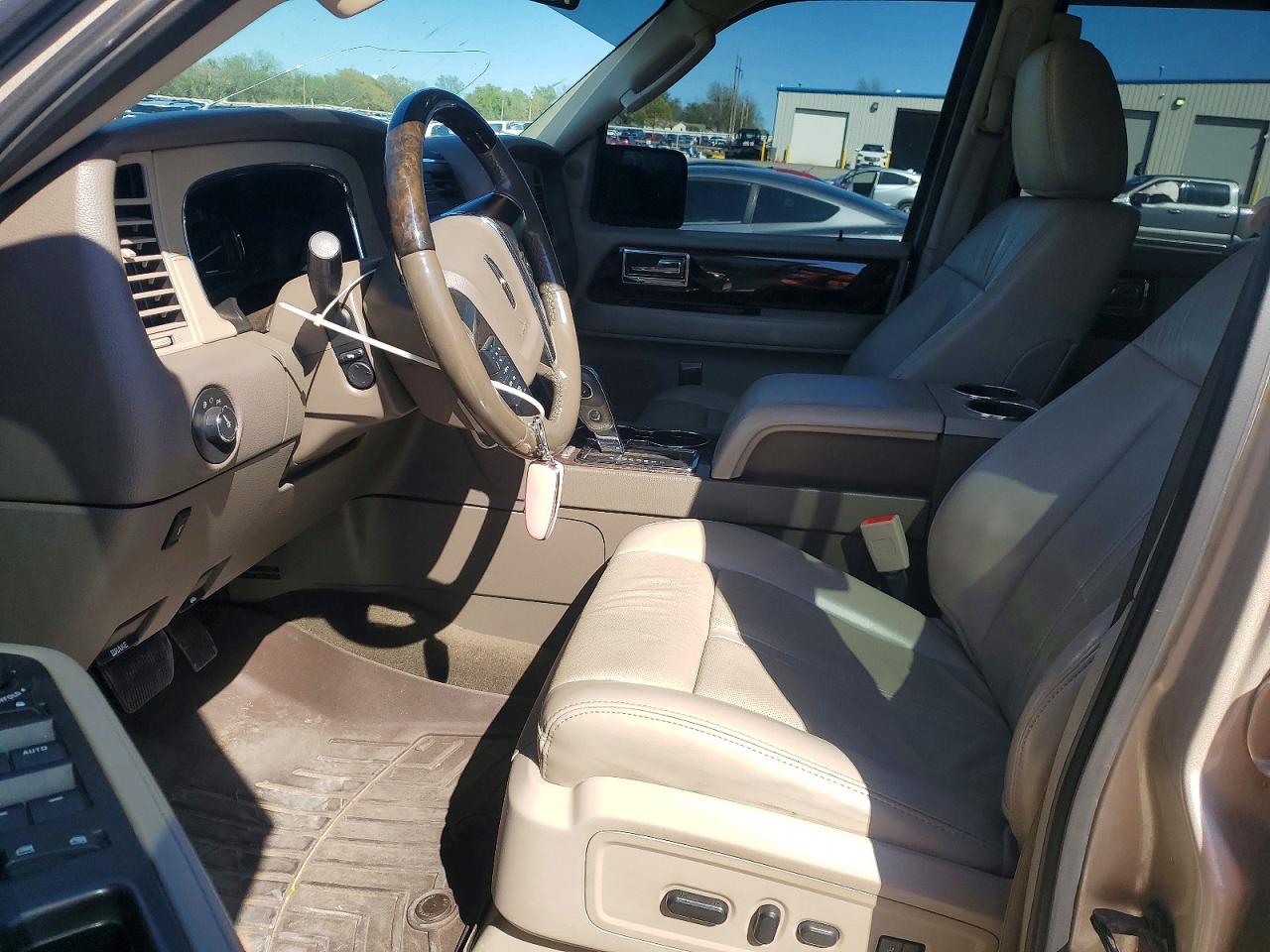 Lincoln Navigator Select