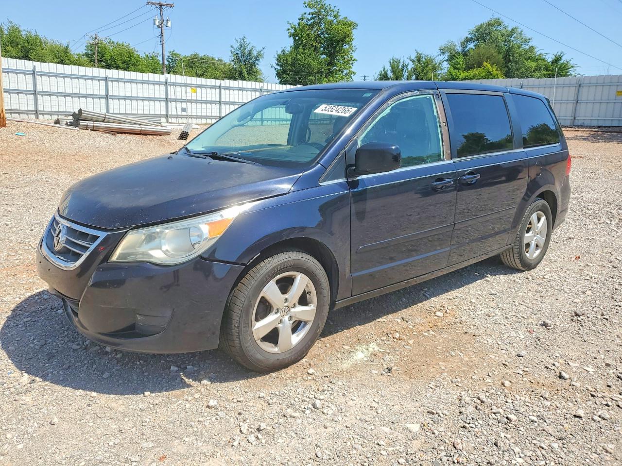 Salvage Volkswagen Routan Image