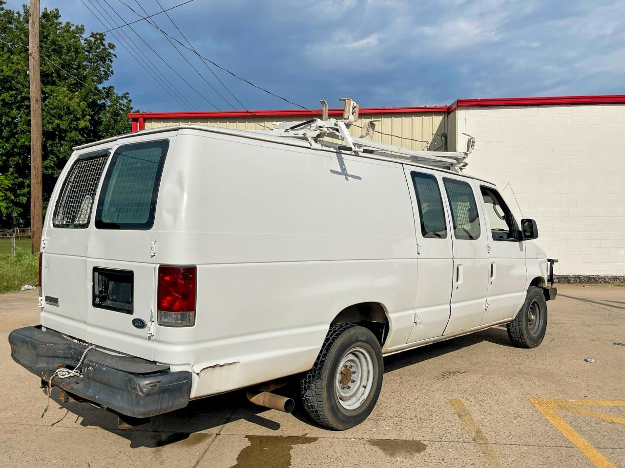 Ford Econoline E350 Super Duty Van