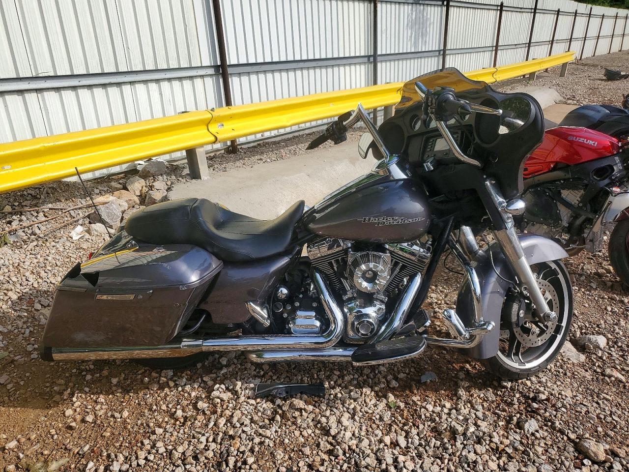 Salvage Harley-Davidson Fl Image
