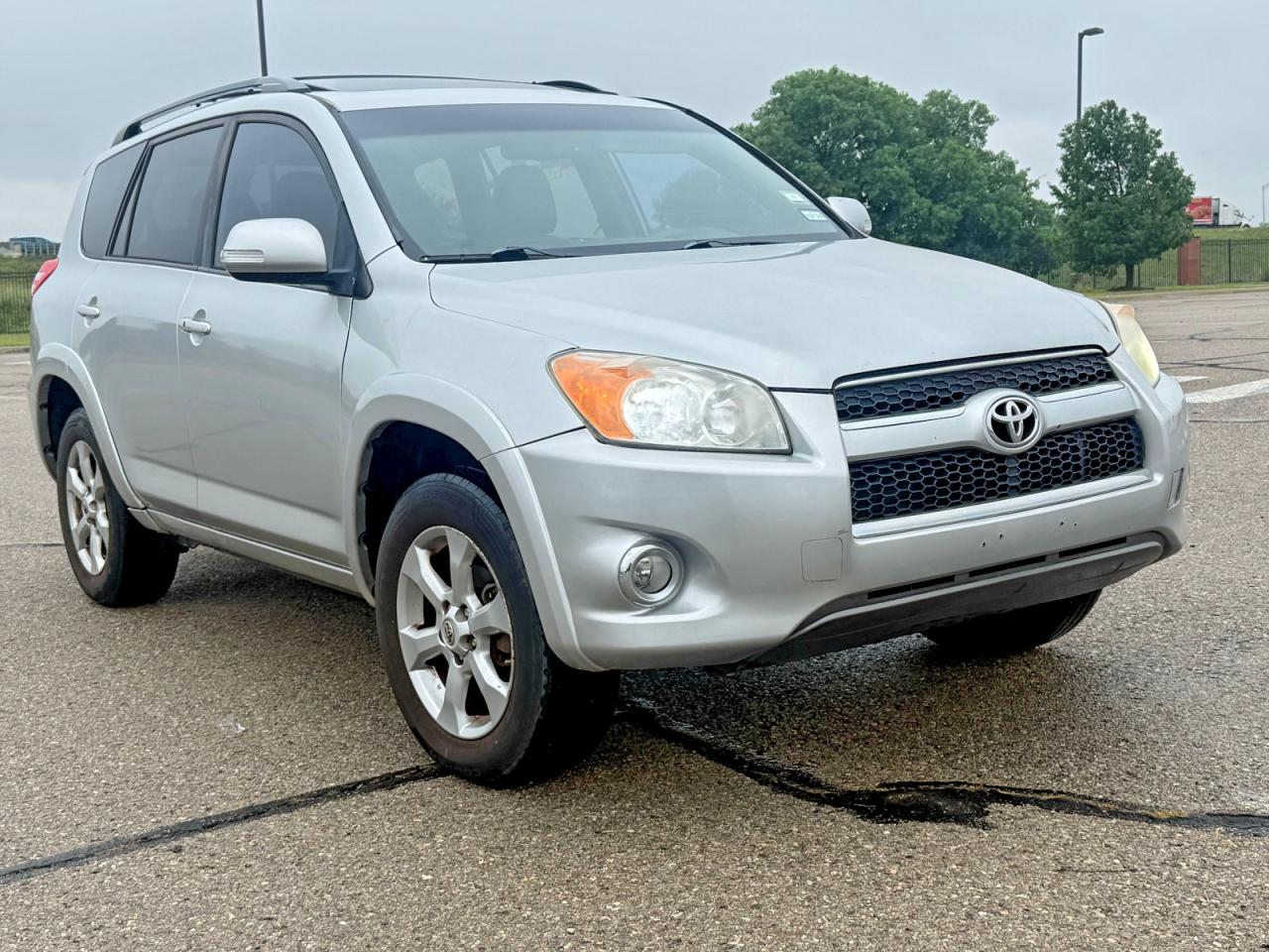 Salvage Toyota RAV4 Image