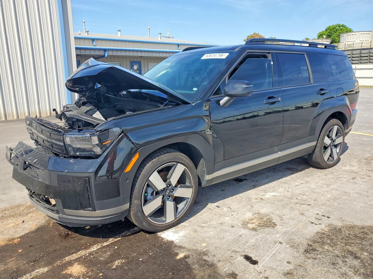 Salvage Hyundai SANTA FE Image